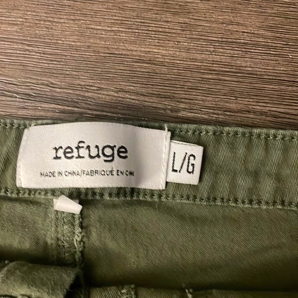 Refuge Cargo pants in a size large. - Picture 5 of 6
